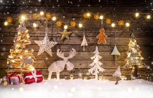 decorazioni natalizie su fondo in legno foto