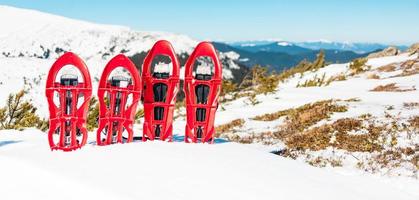 racchette da neve per il monitoraggio in inverno. foto