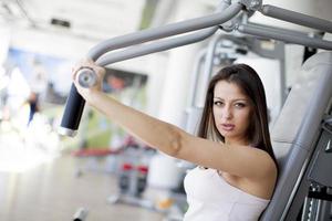 ragazza in palestra foto