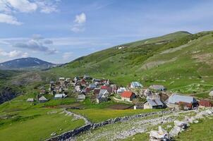 montagna villaggio lukomir nel bosnia e erzegovina. unico e tradizionale villaggio. unico villaggio nel Europa. medievale tradizionale modo di vita. rurale turismo e vacanze. foto