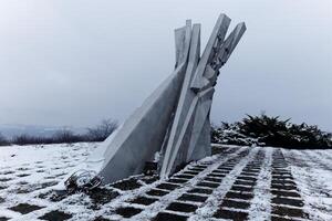 monumento per caduto soldati a ostra, Serbia. jugoslavo monumento commemorare il lotte di il partigiano durante mondo guerra 2. foto