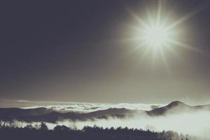 nebbia sui monti foto