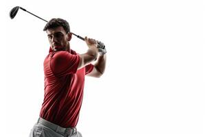 ai generato golf giocatore nel rosso camicia praticante con emozioni su bianca sfondo. foto