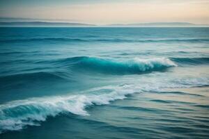 un' bellissimo blu oceano con onde e nuvole foto