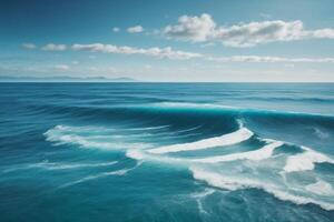 un' bellissimo blu oceano con onde e nuvole foto