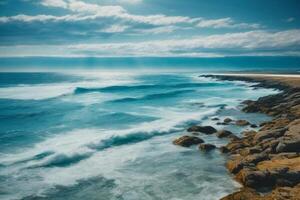 un' Visualizza di il oceano a partire dal sopra con onde foto