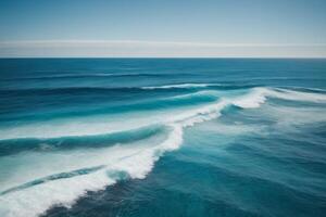 un' Visualizza di il oceano a partire dal sopra con onde foto