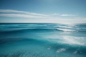 un' Visualizza di il oceano a partire dal sopra con onde foto