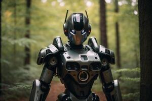 un' robot in piedi nel il mezzo di un' foresta foto