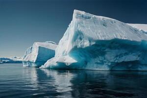 iceberg galleggiante nel il acqua a tramonto foto