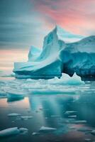 iceberg nel il acqua con blu acqua e nuvole foto