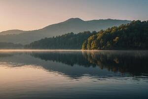 un' lago circondato di alberi a tramonto foto