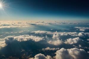 il sole è ambientazione al di sopra di il nuvole come visto a partire dal un aereo foto