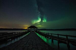 il aurora Borealis al di sopra di il lago foto