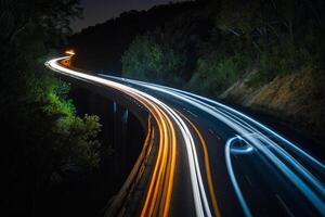 ai generato lungo esposizione di macchine su un' autostrada a notte foto