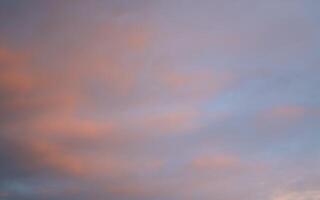 cielo con nuvole rosse foto