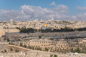 panoramico Visualizza per Gerusalemme vecchio città a partire dal il montare di olive, Israele. foto