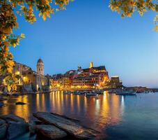 illuminazione di Vernazza foto