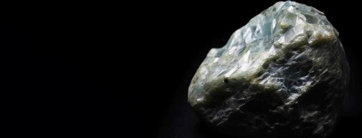 krennerite è un' raro prezioso naturale pietra su un' nero sfondo. . intestazione bandiera modello con spazio. foto