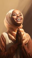 africano donna indossare sciarpa è preghiere e sorridente su Marrone sfondo foto