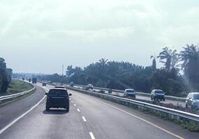 traffico flusso su il Pedaggio strada foto