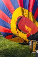 Ludwigsburg, Germania - marzo 23, 2024. c'è un' Palloncino Festival nel Germania. un' lotto di persone si riunirono foto