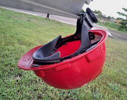 plastica sicurezza casco isolato su pannello surya sfondo foto