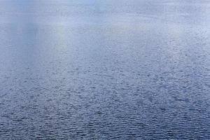 trama dall'acqua del fiordo del lago del fiume in norvegia foto