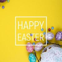 sfondo colorato con sfondo di uova di Pasqua. felice Pasqua concetto. può essere utilizzato come poster, sfondo, biglietto di auguri foto