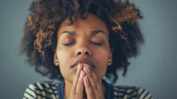 arrogante irritata afroamericano donna stanco foto