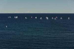 un' lotto di vela Barche e yachts nel il mare andato su un' andare in barca viaggio vicino porta Ercole nel monaco, monte Carlo, vela regata, gara foto