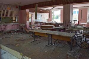 il ucraino scuola nel il città di charkov era bombardato come un' risultato di il conflitto fra Ucraina e Russia. foto