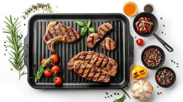 design concetto di modello bbq bistecca impostato isolato su bianca sfondo, copia spazio per testo e logo foto