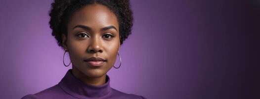africano americano 2025 donna isolato su un' viola sfondo con copia spazio. foto