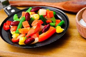 mix messicano di verdure. pomodori, fagioli, sedano rapa, verde b foto