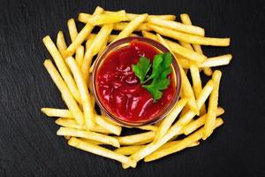 patatine fritte con ketchup foto