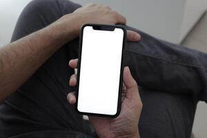 mano Tenere smartphone nel ufficio, utilizzando Telefono foto