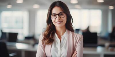 foto di sorridente ufficio lavoratore bionda donna. spazio per testo,