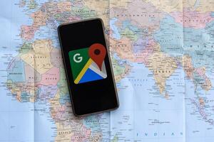chiang mai, Tailandia - Maggio 31 2021 . Google mappe per mobile era rilasciato. suo Posizione servizio può opera con o senza un' GPS ricevitore. costruire per androide e ios. foto