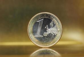 Moneta da 1 euro, unione europea su fondo oro foto