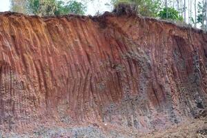 industriale fotografia paesaggi. aereo Visualizza di dragato colline, bonifica terra la zona preparare per alloggiamento costruzione nel rurale la zona. aereo tiro a partire dal un' volante drone. bandung - Indonesia foto