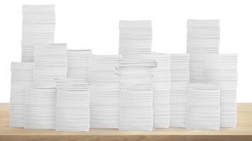 pila di carta documenti su il tavolo documento opera nel il ufficio isolato mucchio su bianca sfondo. foto