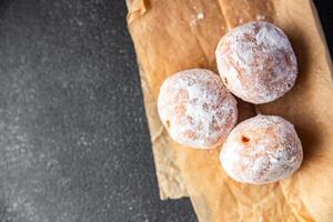 pieno ciambella cioccolato Riempimento in polvere zucchero fresco pasto cibo merenda su il tavolo copia spazio cibo foto