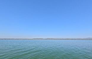 chiaro cielo di mattina a kaptai lago rangamati chittagong foto