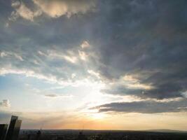 aereo Visualizza di maggiore Manchester città centro e alto edifici durante d'oro ora di tramonto. Inghilterra UK. Maggio 5°, 2024 foto