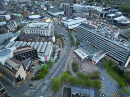 bellissimo aereo Visualizza di Sheffield città centro a appena dopo tramonto. Inghilterra unito regno. aprile 29, 2024 foto