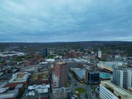 bellissimo aereo Visualizza di Sheffield città centro a appena dopo tramonto. Inghilterra unito regno. aprile 29, 2024 foto