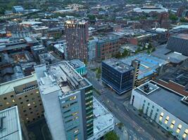 bellissimo aereo Visualizza di Sheffield città centro a appena dopo tramonto. Inghilterra unito regno. aprile 29, 2024 foto