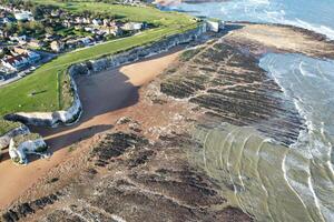 alto angolo Visualizza di botanica baia spiaggia e mare Visualizza durante tramonto a scale larghe Kent, Inghilterra UK. aprile 21, 2024 foto