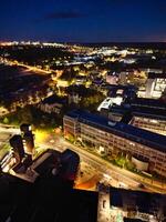 aereo Visualizza di illuminato Britannico città di Inghilterra durante notte foto